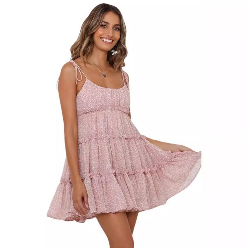 Vestido Soltinho Estampa Tropical rosa claro, ideal para passeios e férias em dias quentes.