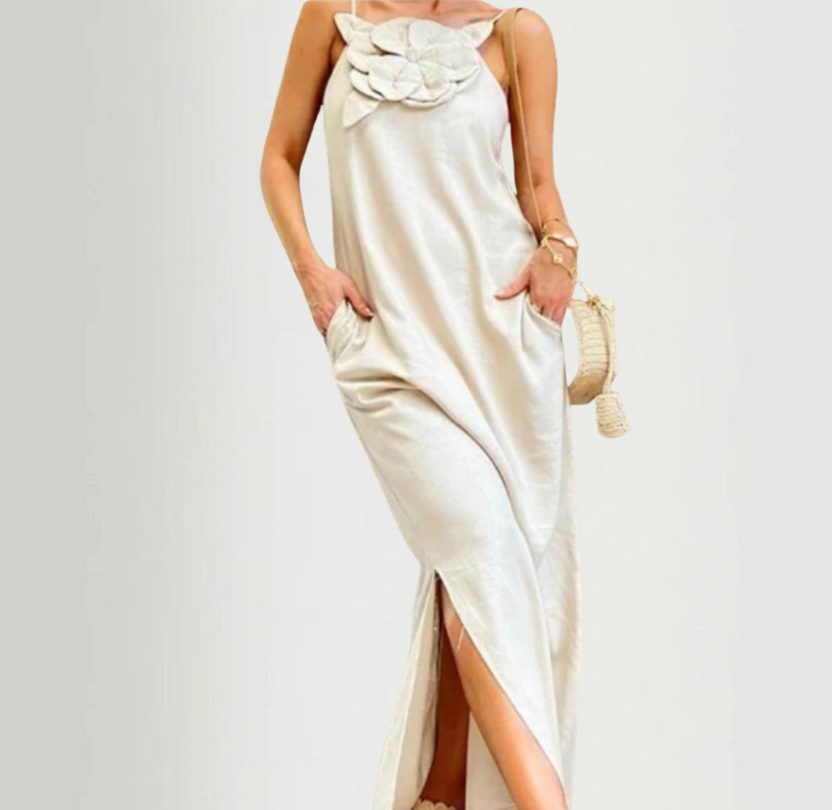 Vestido vintage com alça halter e detalhe floral sofisticado. Ideal para eventos especiais. Elegância e charme garantidos. Compre agora com frete grátis!